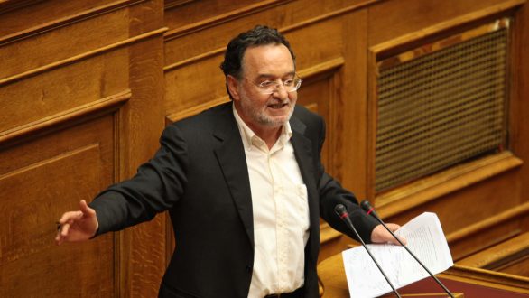 Λαφαζάνης για ΕΒΖ: “Τσίπρας και Σταθάκης  όμηροι της Τράπεζας Πειραιώς”