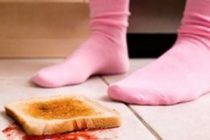 Έπεσε κάτω να το φάω;