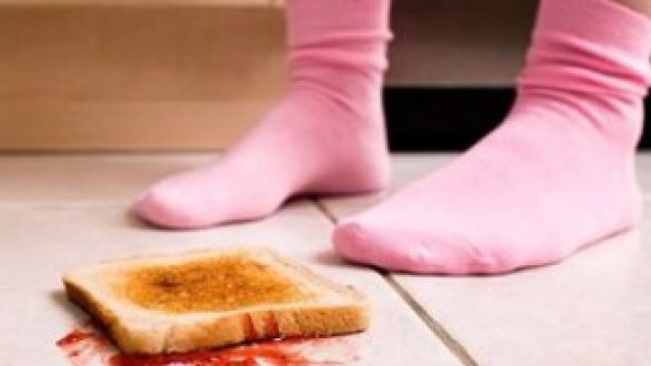 Έπεσε κάτω να το φάω;