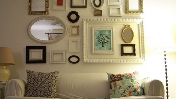 Πώς να κρεμάσετε κάδρα χωρίς καρφιά και σφυρί