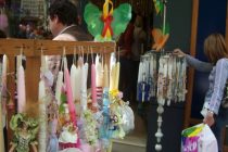 Το εορταστικό ωράριο λειτουργίας των καταστημάτων