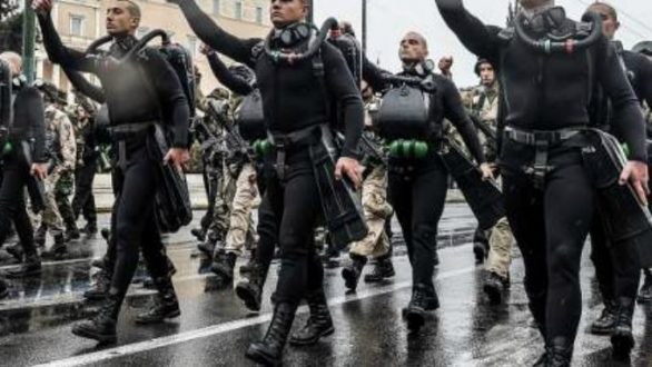 Σύγχυση για τα συνθήματα των ΟΥΚ στην παρέλαση της 25ης Μαρτίου