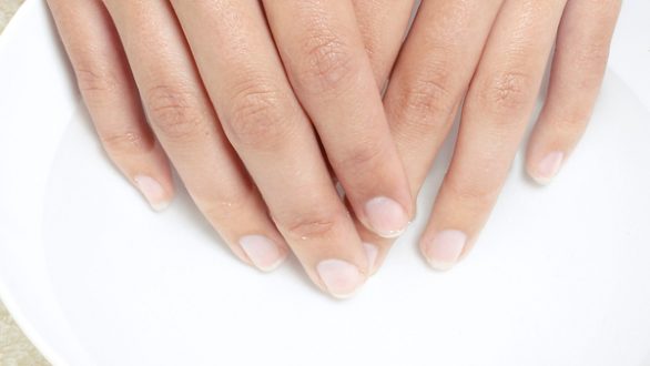 Πώς θα ξεβάψετε τα νύχια σας χωρίς ασετόν
