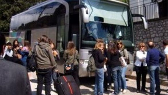 Υπό επανεξέταση το θέμα των σχολικών εκδρομών
