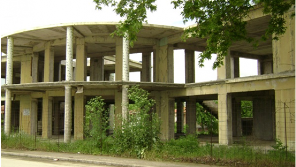 Στη βουλή έφτασε η μη ολοκλήρωση του δημαρχιακού μεγάρου του πρώην δήμου Νέας Βύσσας