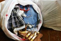 Τρία βήματα για σωστό μάζεμα των καλοκαιρινών ρούχων