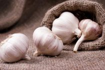 Σκόρδο για την ακμή και τις κηλίδες