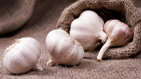 Σκόρδο για την ακμή και τις κηλίδες