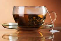 Πώς να χρησιμοποιήσετε το μαύρο τσάι αν ιδρώνετε εύκολα