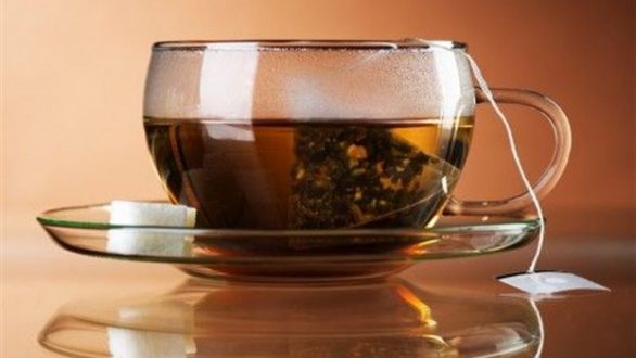 Πώς να χρησιμοποιήσετε το μαύρο τσάι αν ιδρώνετε εύκολα