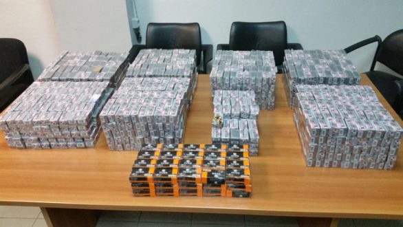 Έκρυβε στο αυτοκίνητο του 95.150 φυσίγγια