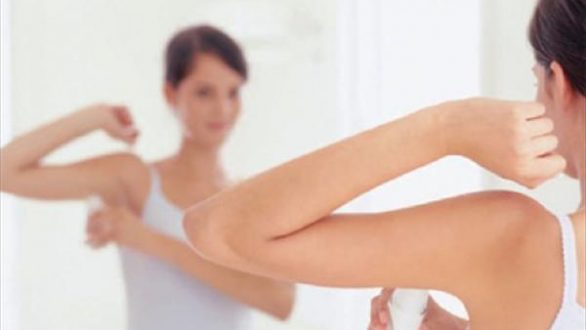 Τέσσερις χρήσεις για το αποσμητικό σας, που δεν είχατε ποτέ σκεφτεί !