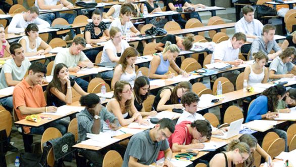 Κλείνουν οι αιτήσεις στο ΙΚΥ για το μηνιαίο φοιτητικό επίδομα