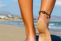 Σκασμένες φτέρνες: Τρεις σπιτικές συνταγές για άμεση αντιμετώπιση