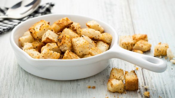 Μην πετάξετε ξανά μπαγιάτικο ψωμί δείτε που μπορείτε να το Χρησιμοποιήσετε