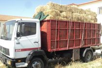 Μετέφερε μετανάστες κρυμμένους σε δέματα με άχυρο