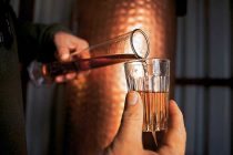 Κατάργηση της διακίνησης χύμα τσίπουρου προτείνει ο ΟΟΣΑ