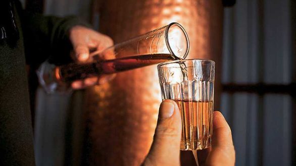 Κατάργηση της διακίνησης χύμα τσίπουρου προτείνει ο ΟΟΣΑ