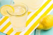 Σπιτική λεμονάδα σε 10΄