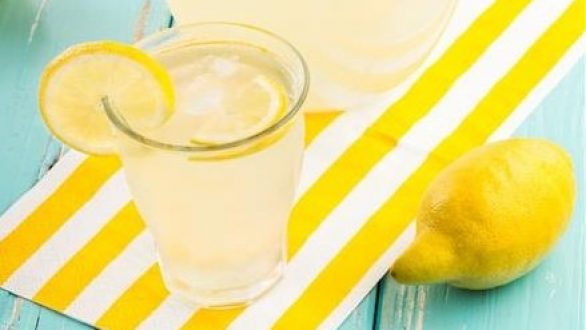 Σπιτική λεμονάδα σε 10΄
