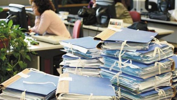 Νέο μαζικό κύμα φυγής από το Δημόσιο λόγω του νέου Ασφαλιστικού