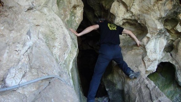 Εκδήλωση με θέμα : “«Τα Σπήλαια του τόπου μας» απαντήσεις στους θρύλους και στις παραδόσεις – προοπτικές ανάδειξης” από τους Καστροπολίτες