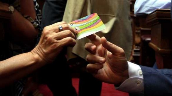 Πότε θα μπαίνουν πλέον τα χρήματα στην Κάρτα Αλληλεγγύης
