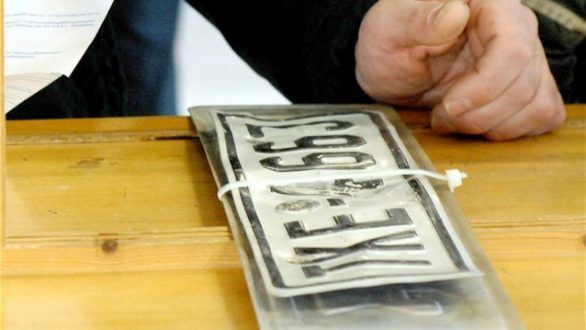 Επιστρέφονται από σήμερα οι πινακίδες για τον Δεκαπενταύγουστο