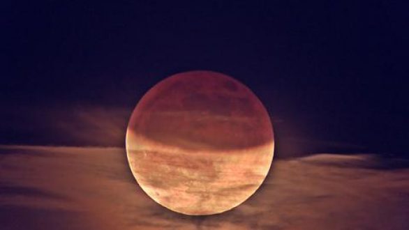 Η ολική έκλειψη της υπερπανσελήνου