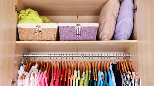 5 Tips για το πιο εύκολο μάζεμα των καλοκαιρινών ρούχων!