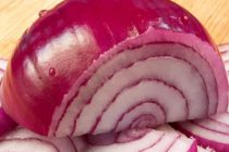 14 Απίστευτες εναλλακτικές χρήσεις για το κρεμμύδι