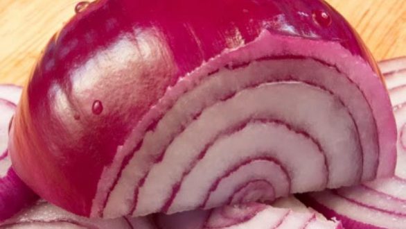 Κρεμμύδι για τις καμένες κατσαρόλες!