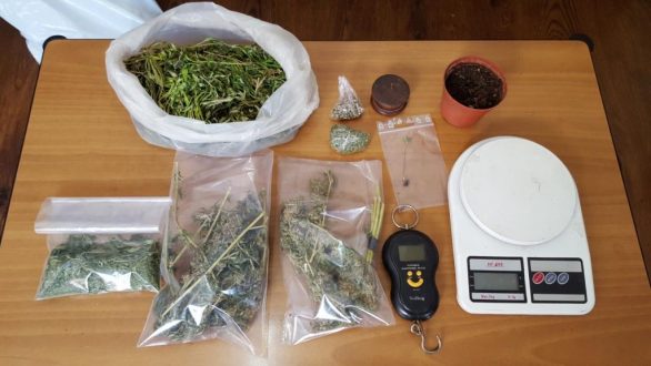 Συνελήφθησαν 3 άτομα κατηγορούμενα κατά περίπτωση για διακίνηση, κατοχή, αποθήκευση ναρκωτικών και παράβαση του νόμου περί όπλων στην Αλεξανδρούπολη