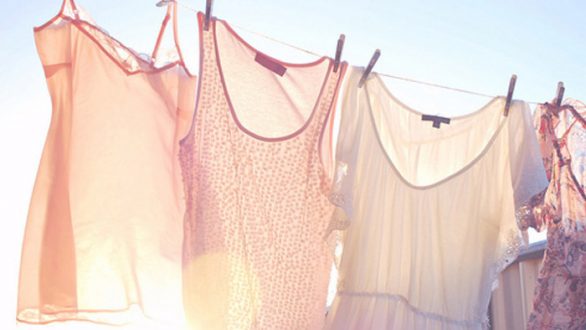 4 Εύκολοι τρόποι για να κάνετε τα ρούχα και την ντουλάπα σας να μοσχομυρίσουν