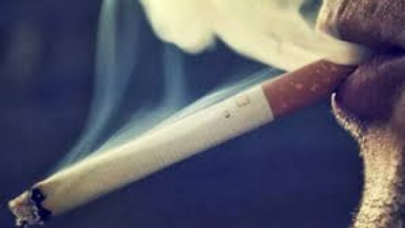 Περίπου 1 εκατομμύριο οι καπνιστές και 158.000 οι ατμιστές στην Αττική