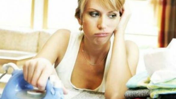 Τσαλακωμένο το t-shirt σου; Κάντο με το πιστολάκι των μαλλιών