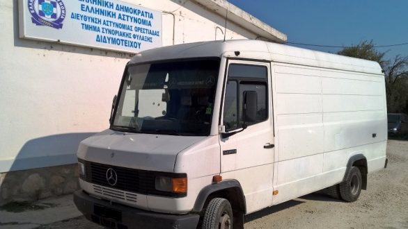 Σύλληψη διακινητών που μετέφεραν 47 μετανάστες