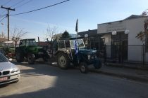 Έκλεισαν την ΔΟΥ Ορεστιάδας οι αγρότες