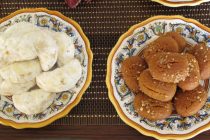 Δείτε πόσες θερμίδες έχουν οι κουραμπιέδες και τα μελομακάρονα