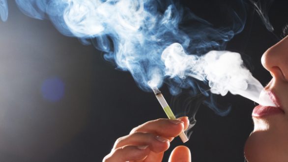 Απαγόρευση καπνίσματος: Οι ποινές σε δημοσίους υπαλλήλους