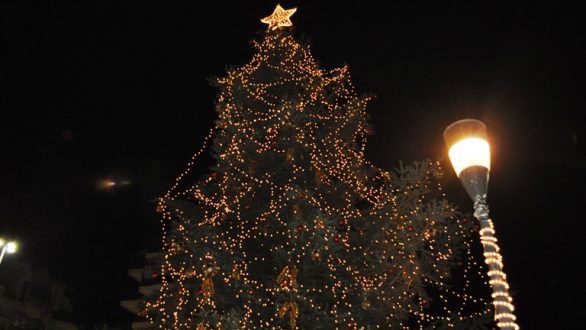 Η Φωταγώγηση δέντρων την Κυριακή 13-12-2015