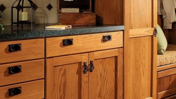 Καθαρίστε τα ντουλάπια της κουζίνας με υλικά από το σπίτι
