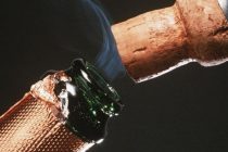 Ανοίξτε ένα μπουκάλι κρασί χωρίς ανοιχτήρι