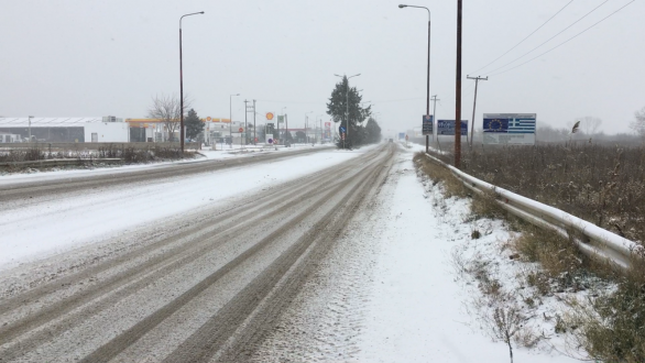 Η κυκλοφορία στους δρόμους για αυτοκίνητα και λεωφορεία