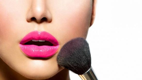 Πόσο πρέπει να κρατάμε τα καλλυντικά