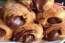 Λουκουμάδες γεμιστοί με σοκολάτα