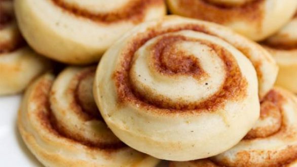 Ρολά κανέλας με φύλλο σφολιάτας