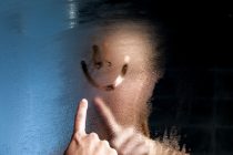 Πως να κάνετε τον καθρέφτη του μπάνιου να μην θολώνει