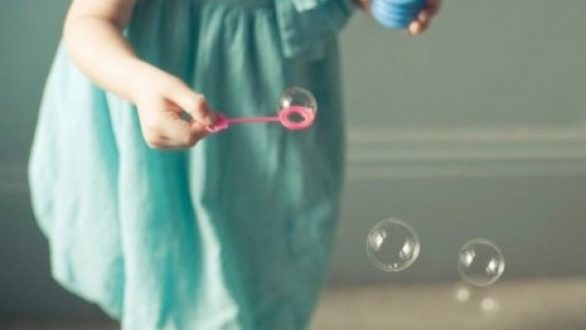 Φτιάξτε μόνοι σας τέλειες σαπουνόφουσκες