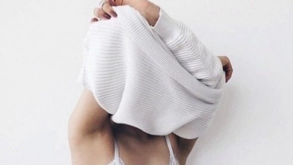 Λεκές από μέικ απ στα ρούχα